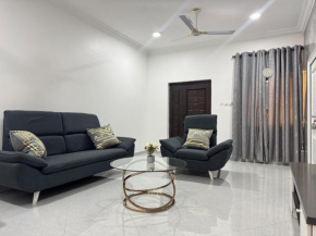 Anns Luxurious Apartments 3